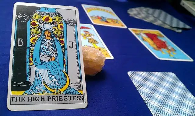 Baş Rahibe Kartı: Ruhsal Rehberlik ve İçsel Bilgelik
