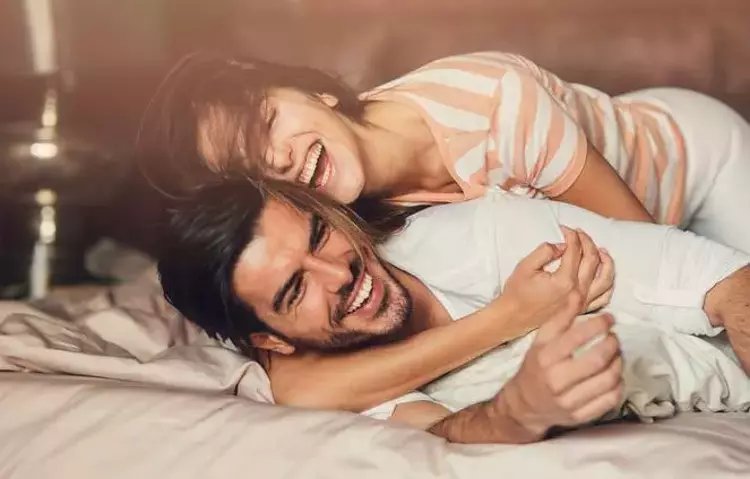Kova Burcu Kadını Akrep Burcu Erkeği Uyumu