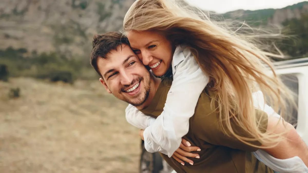 Kova Burcu Kadını Terazi Burcu Erkeği Uyumu