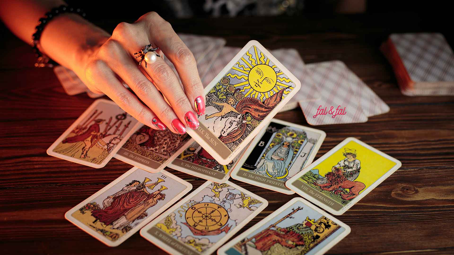 Tarot Falı Nasıl Bakılır