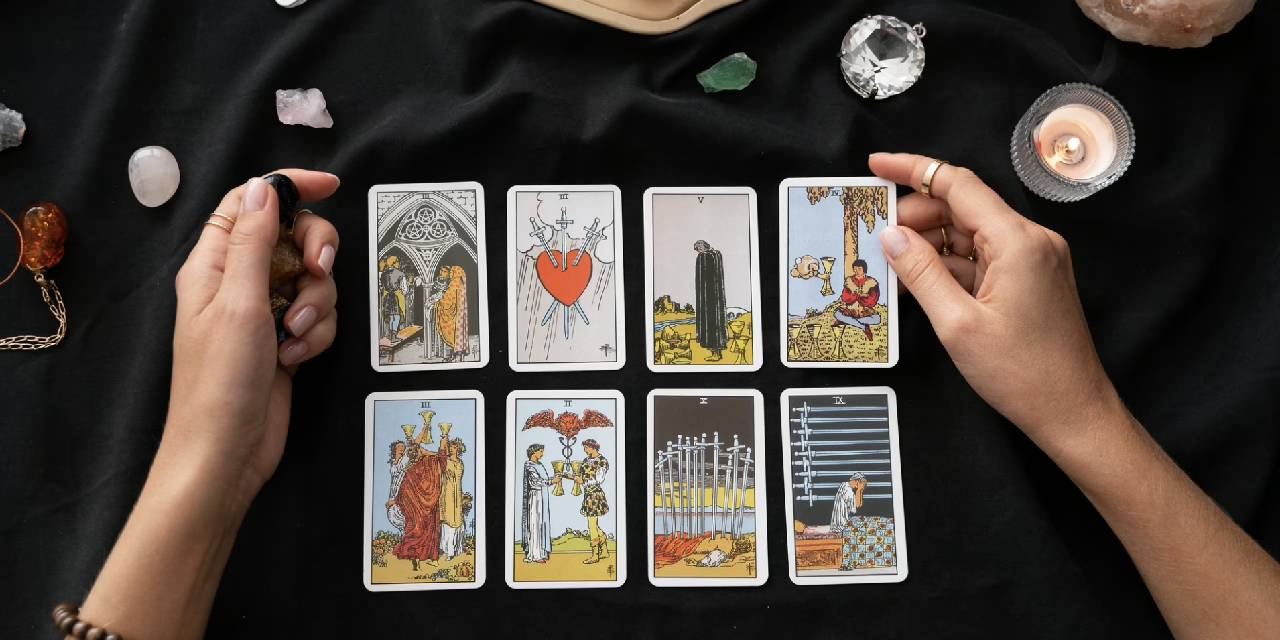 Tarot Nedir? Tarotun Tarihçesi ve Anlamı